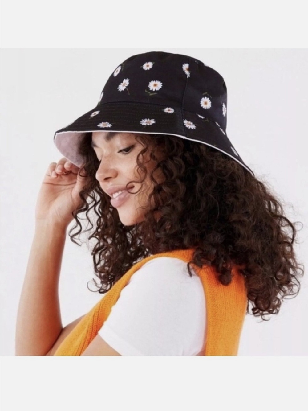 Alice + Olivia Reversible Black Daisy Bucket Hat with White Blossoms